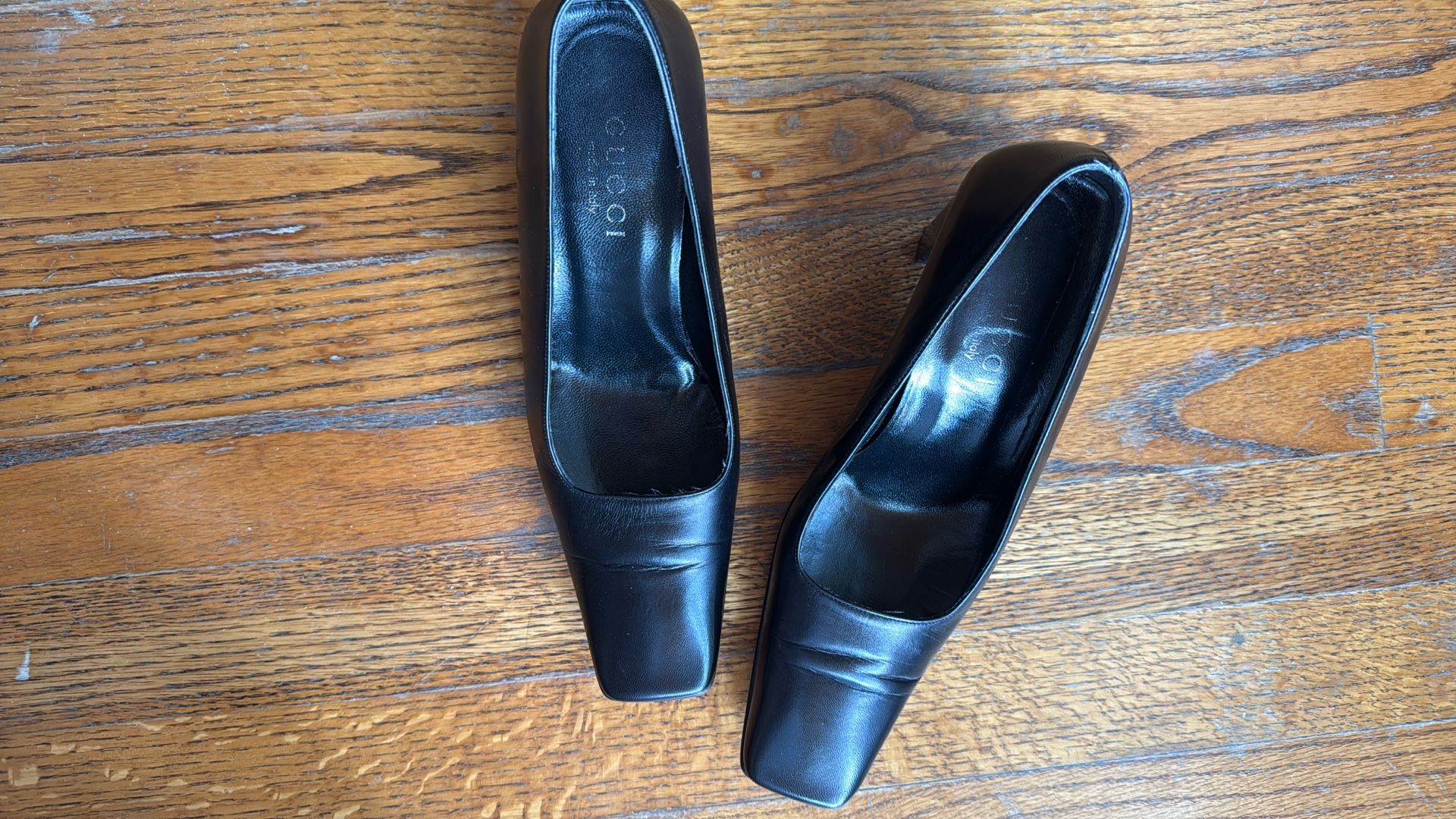 Black Women’s Leather Gucci Pumps