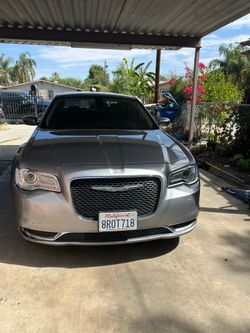 2017 Chrysler 300 Sub-Model: Limited Engine: 6 Cylinders 3.6L Pentastar FLEX Smog listo ✅  Placas FEB/2027 Todo le tranaga al 💯  Listo para cambio de