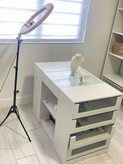 Mesa para joyas y otros artículos