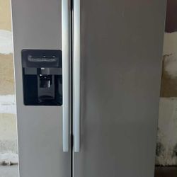 AMANA REFRIGERATOR 