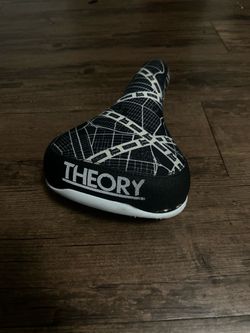 THEORY SEAT Throne