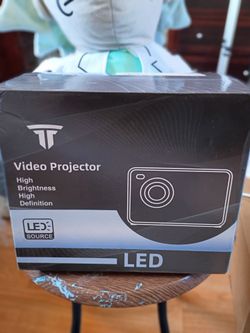 ZDK HD LED Video Projector - Full Set with Remote & Cables (Tested & Working)