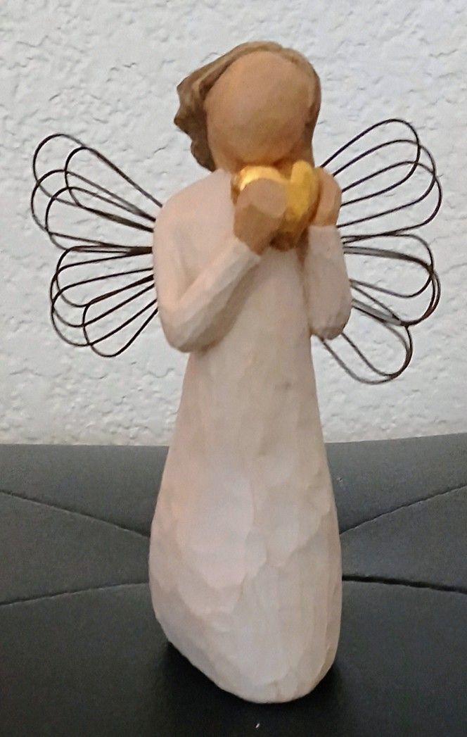 Willow Tree Angel Figurine Holding A Gold Heart