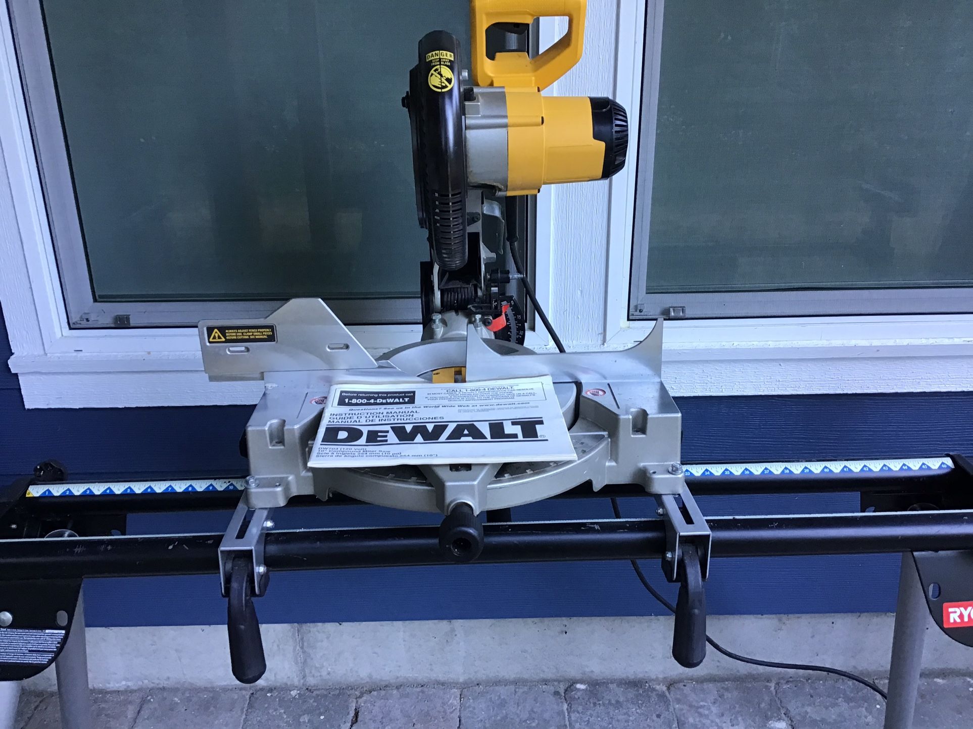 DEWALT DW703 Heavy Duty 10-Inch Compound Miter saw