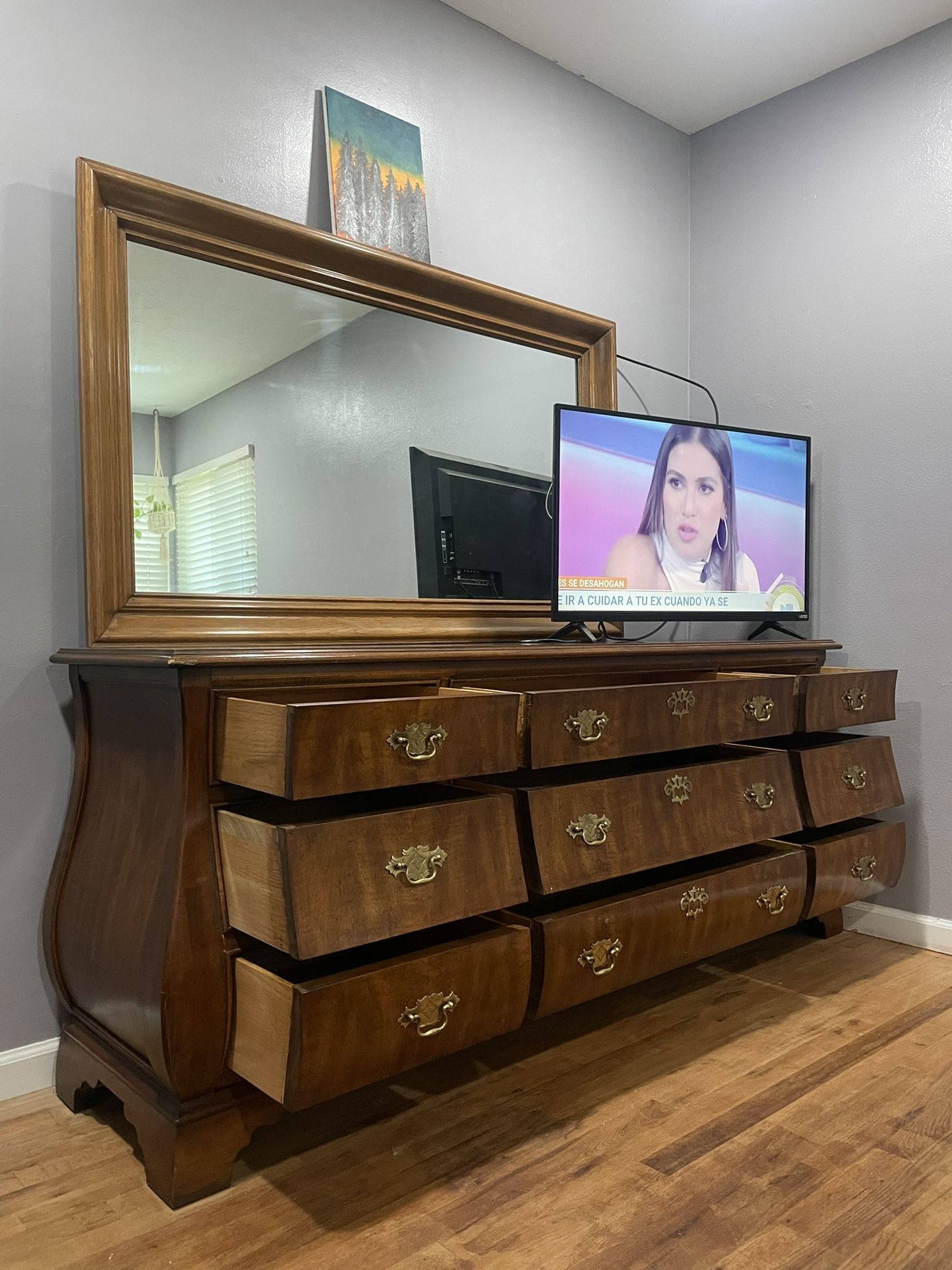 Long Dresser With Mirror 