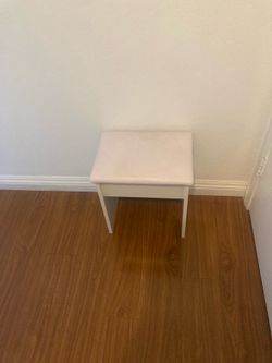 Leather bench H-16, L-14, W-10 inches