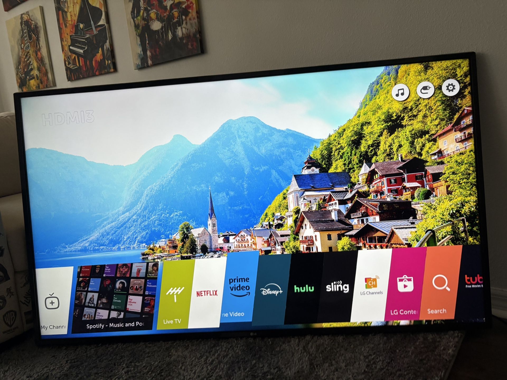 65” LG Smart Tv Like New . (No Legs)