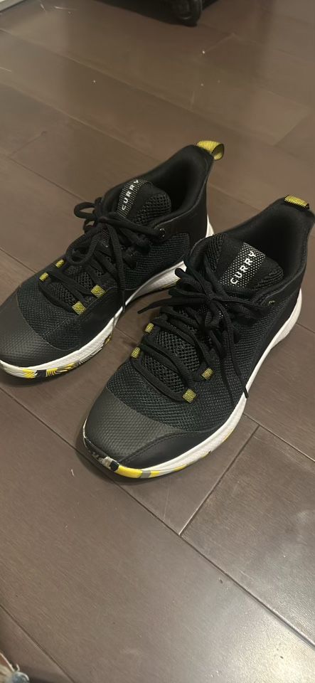 Curry basketball shoes