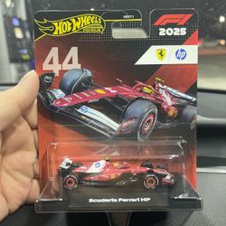 Hot Wheels Premium F1 2025 Scuderia Ferrari HP #44