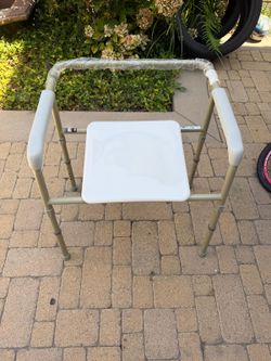 Adjustable Shower Chair / Toilet Seat Riser