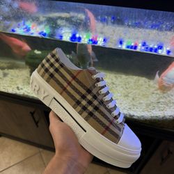 Burberry Converse Men’s Sneakers 👟🔥 New In Box Sizes 8.5 9 10.5 11