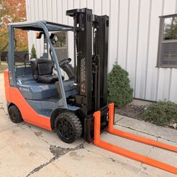 TOYOTA FORKLIFT GOOD WORKING CONDITION 