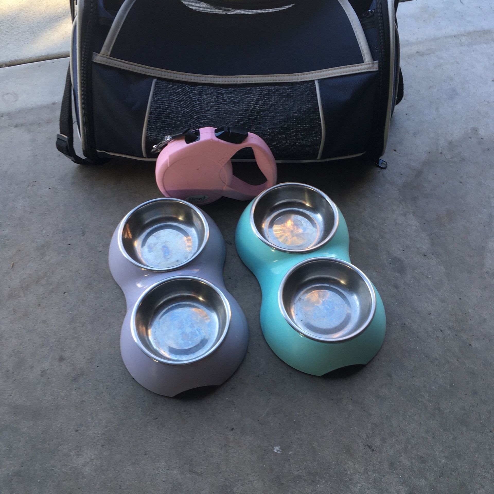 small dog bag and lash and food s try