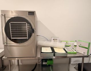 Harvest Right Freeze Dryer Package – Excellent Condition – Lots of Extras Included