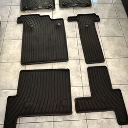 2021-2024 Toyota Sienna Rubber Molded Floor Mats (for 8 Passenger Style)