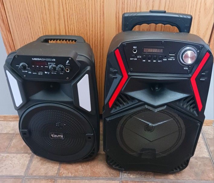 2 BLUETOOTH SPEAKERS /WITH LIGHTS