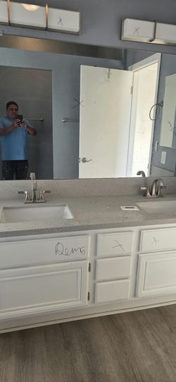Piedra del baño y luces usado