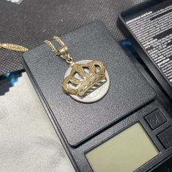 10k Gold Crown Pendant 