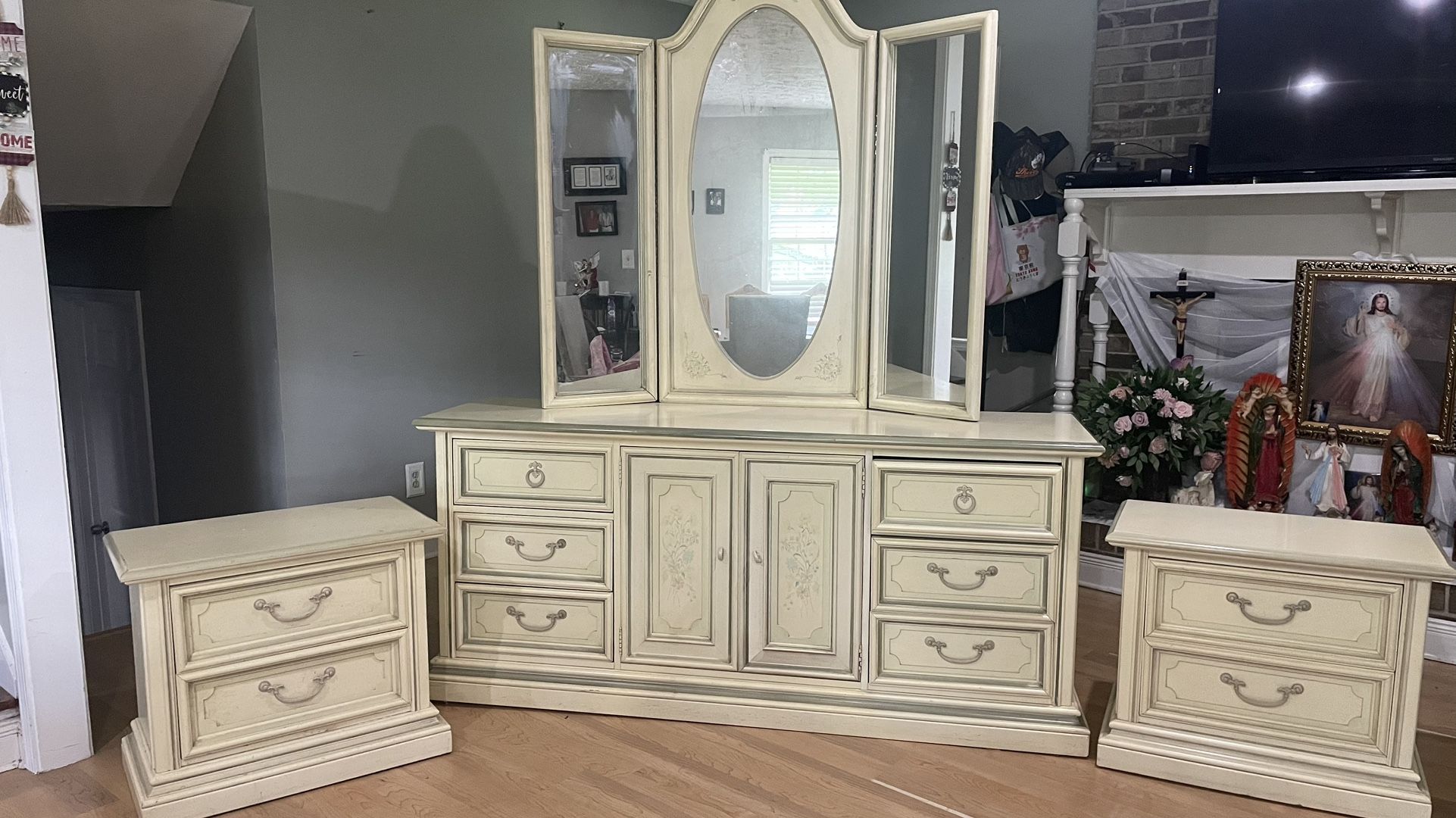 Dresser And 2 Night Stands