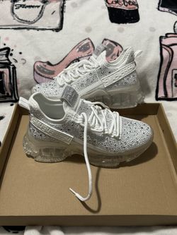 Brand new Steve Madden Maxima white size 6.5
