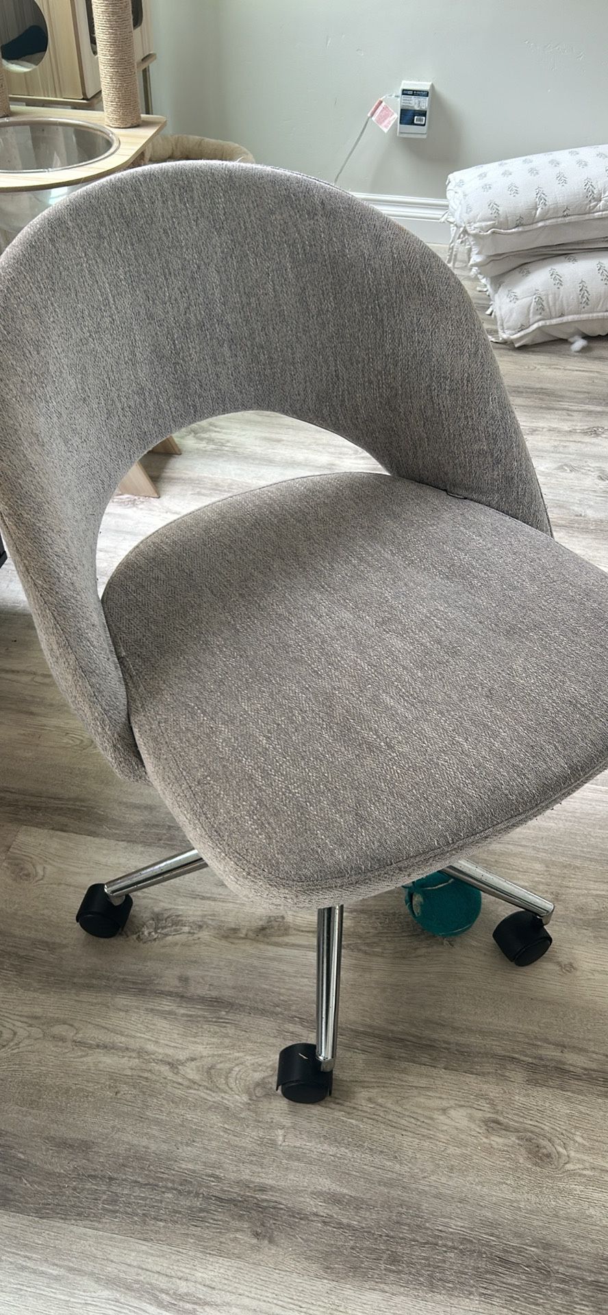 Desk/vanity Chair 