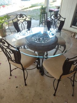 Tabla And 4 Chairs