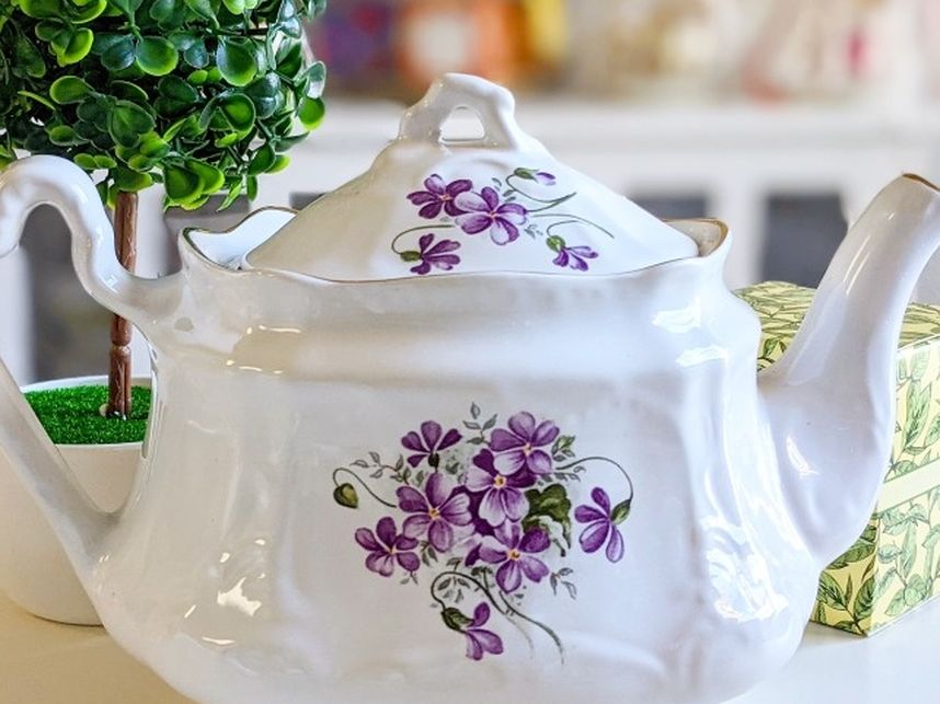 Arthur Wood "violet" Teapot Made In England