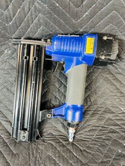 Central Pneumatic Contractor Series 18-Gauge Brad Nailer