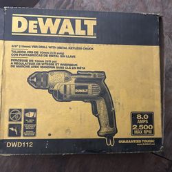 Dewalt VSR drill With Metal Keyless Chick 