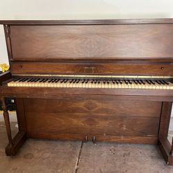 Old Story & Clark Piano