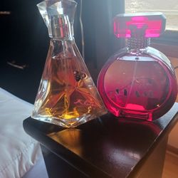 2  KIM KARDASHIAN SET PERFUMES .....😁😊😍
