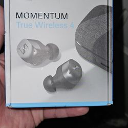 Sennheiser Momentum True Wireless 4 Earbuds 4 - Black