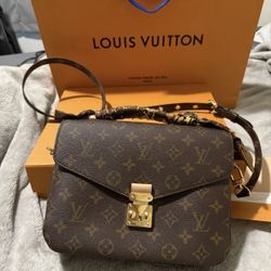 Louis Vuitton Pochette Métis