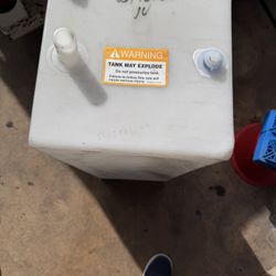 Fresh Water Tank With Hose  32”x12”