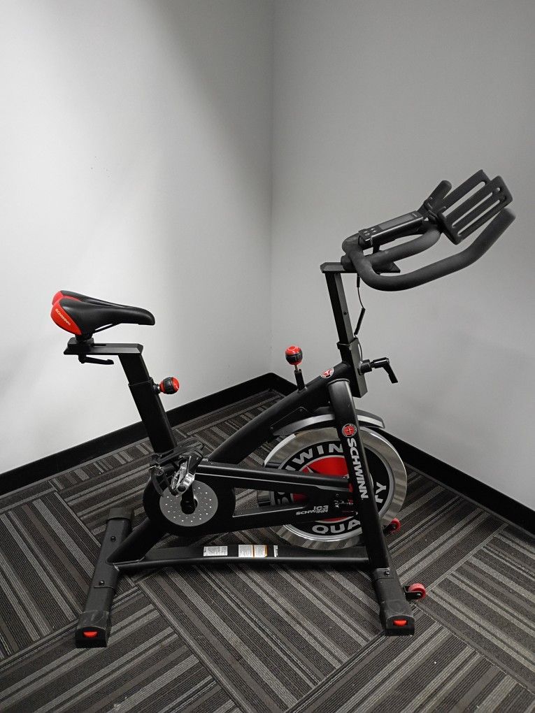 Schwinn IC3 Indoor Cycling Bike
