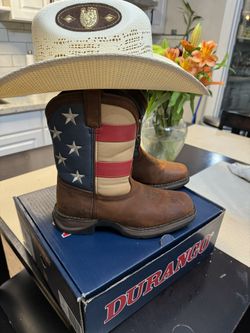 Botas Y Sombrero De Niño
