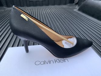 New Calvin Klein Women's Shoe Size 8.5
