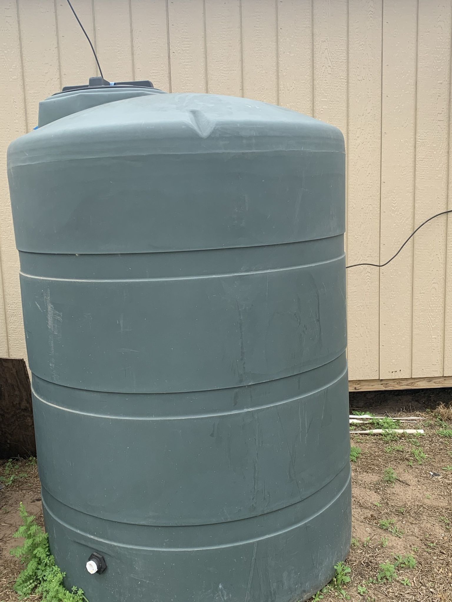 400 Gallon Water Container