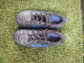 Adidas soccer cleats size 11 in kids