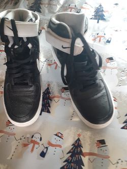 Nike Black And White  71/2