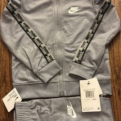 Brand New Toddler Nike Track Suit Size 4T