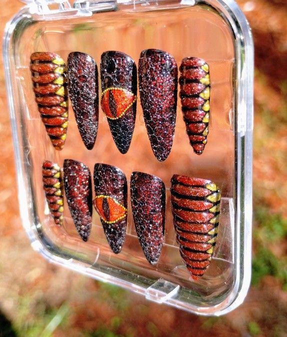 Snake Nails