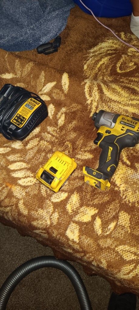 DEWALT IMPACT DRILL