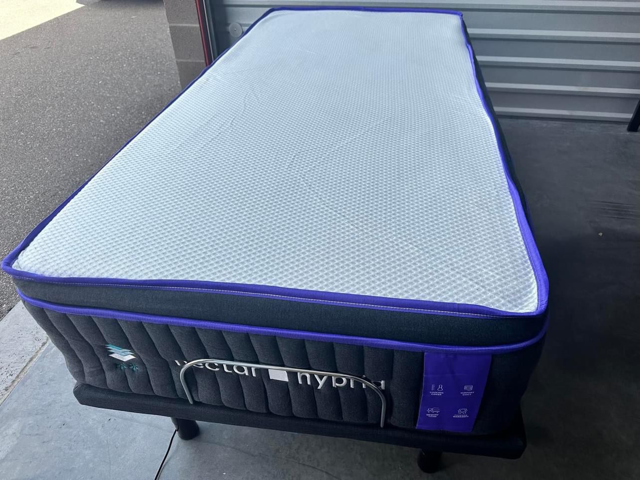 Nectar Premier Hybrid Mattress, Twin, Like New, Perfect Condition 295 