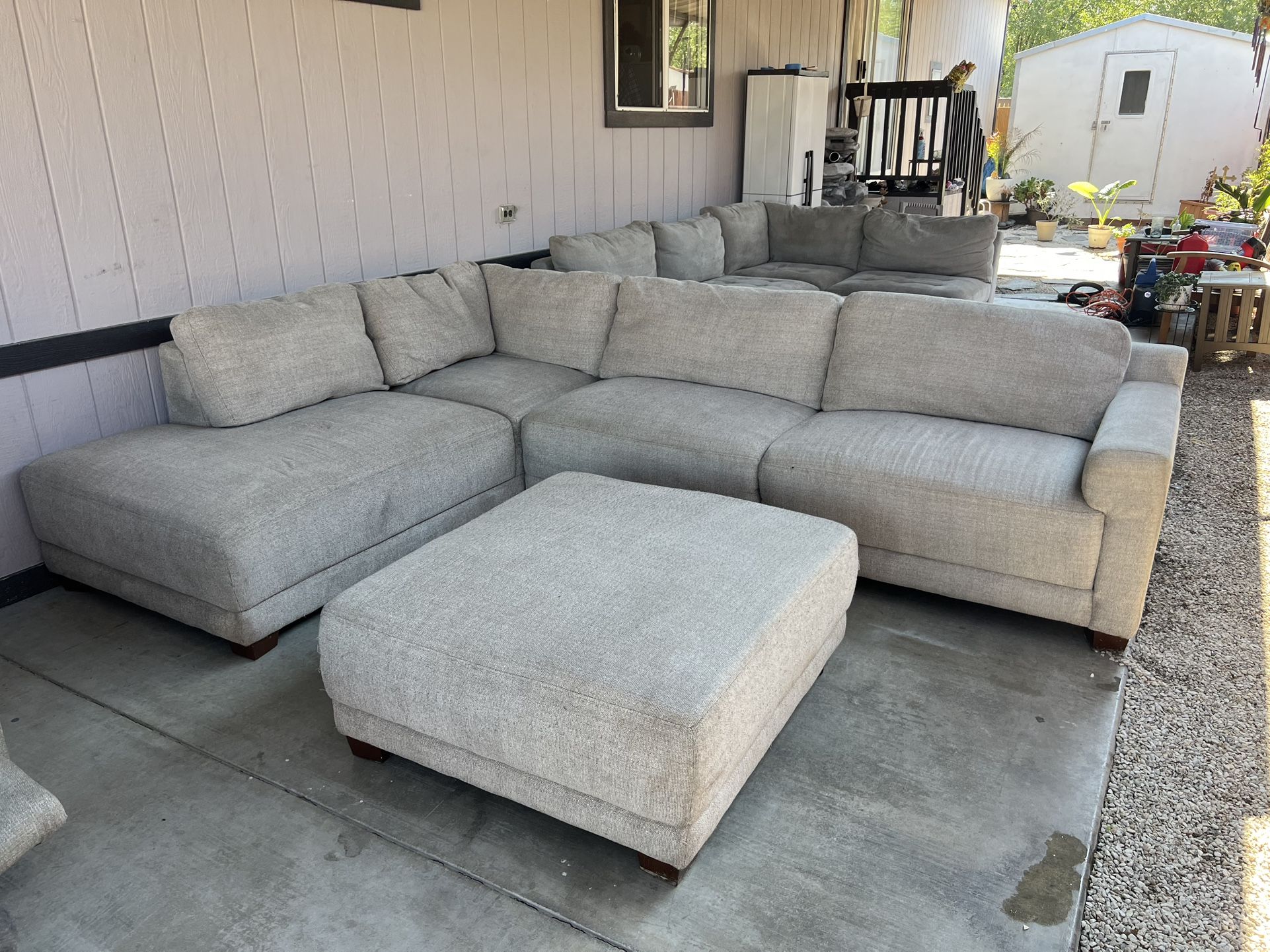 Sectional Couches 