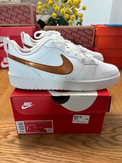Nike Court Borough Low Big kid size 7Casual Shoes Fits Women’s Size 8.5