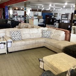 Lonoke 2pc Sectional with Chaise