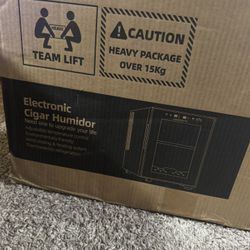 CIGAR HUMIDIFIER BRAND NEW