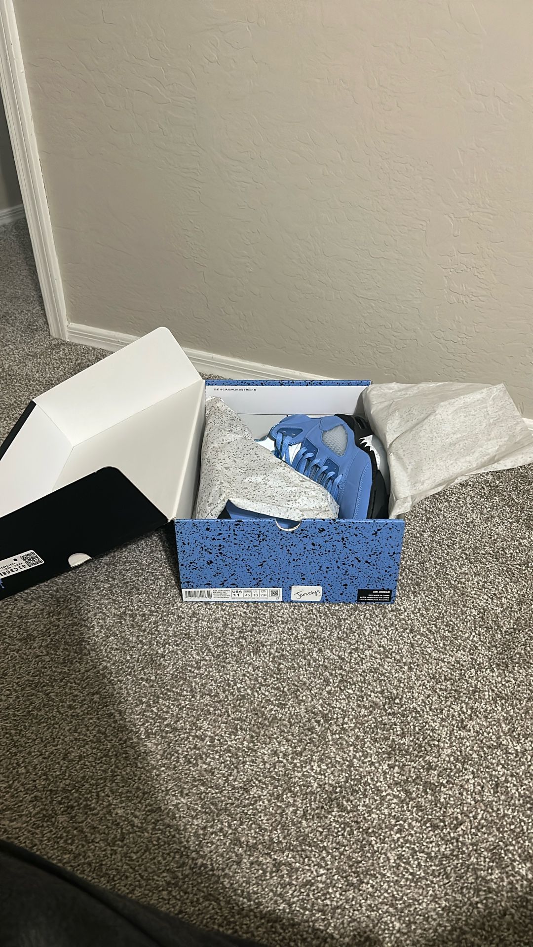 Air Jordan 5 Retro SE Unc Colorway