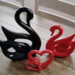 Ceramic Swans With Heart Decor 
